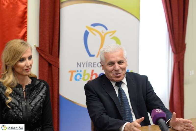 Hiszek benned program - bejelentés a Városházán - fotó Trifonov Éva