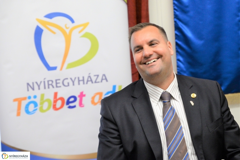 Hiszek benned program - bejelentés a Városházán - fotó Trifonov Éva