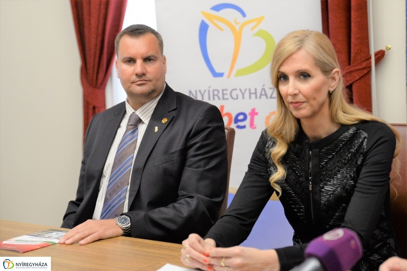 Hiszek benned program - bejelentés a Városházán - fotó Trifonov Éva