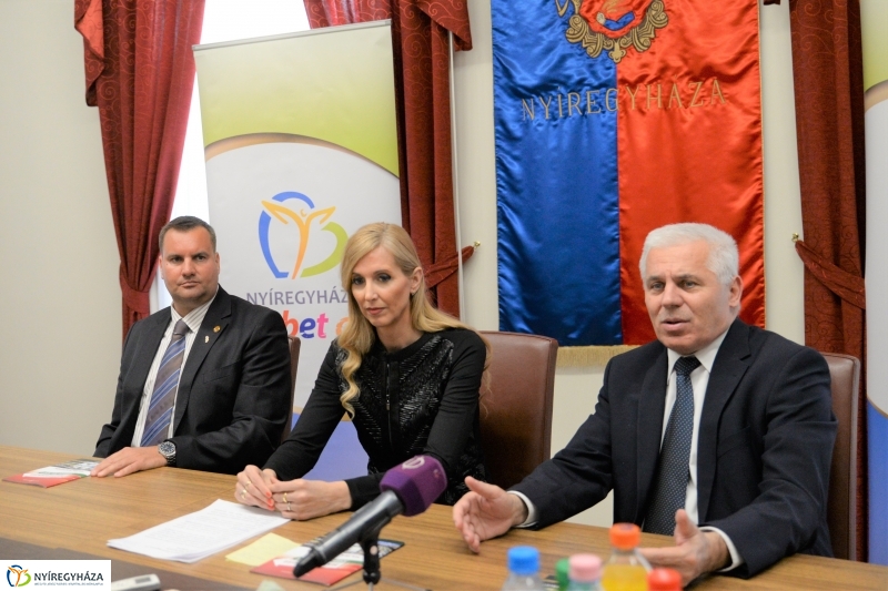 Hiszek benned program - bejelentés a Városházán - fotó Trifonov Éva