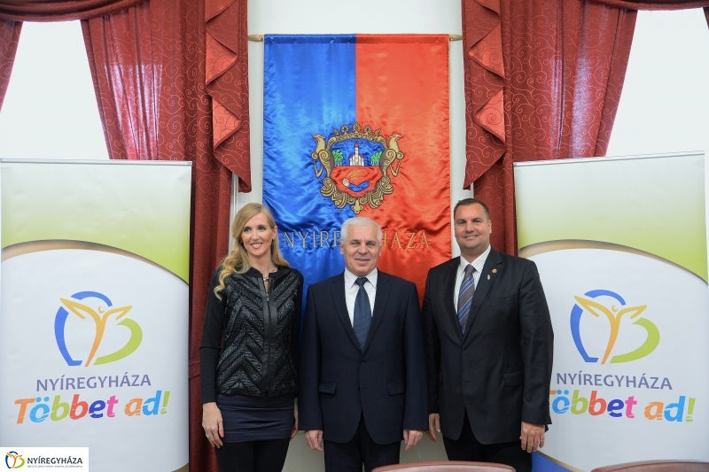 Hiszek benned program - bejelentés a Városházán - fotó Trifonov Éva