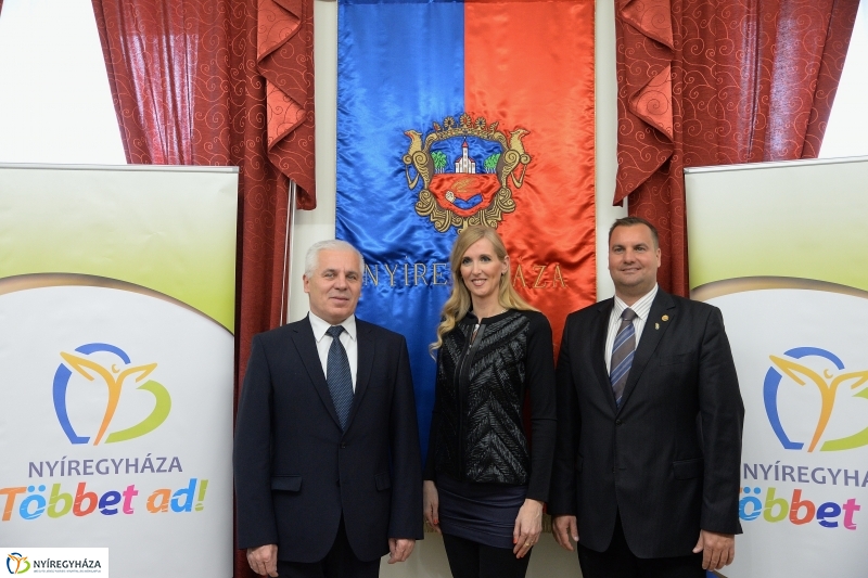 Hiszek benned program - bejelentés a Városházán - fotó Trifonov Éva