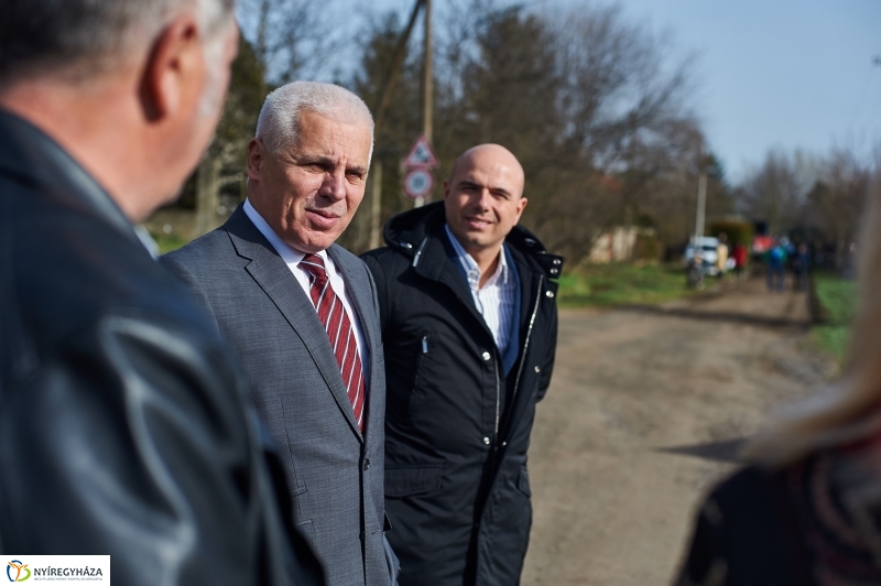 Helyszíni bejárás a Csiha Kálmán utcán - fotó Szarka Lajos