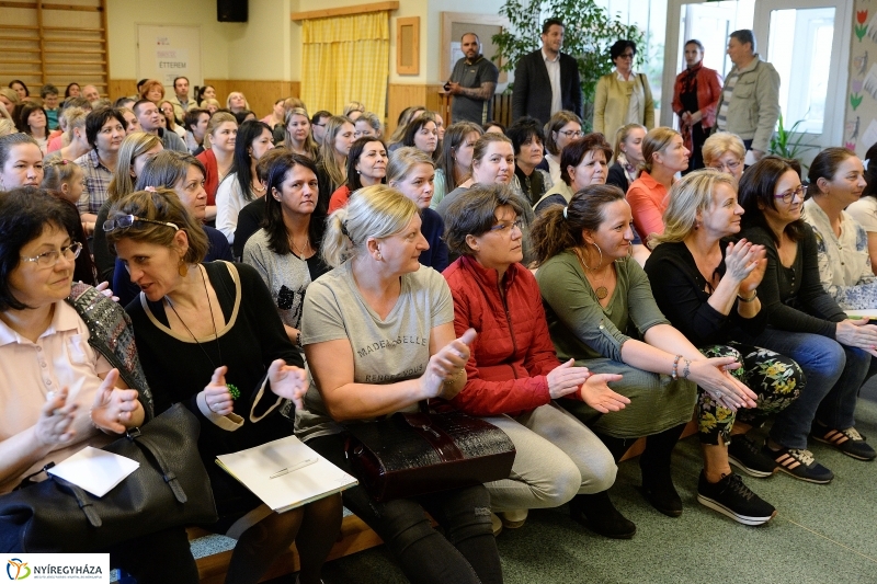 Óvodafejlesztés - szülői értekezlet a Kereszt utcán- fotó Trifonov Éva