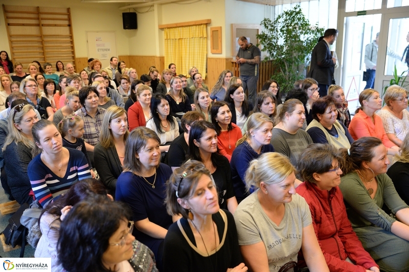 Óvodafejlesztés - szülői értekezlet a Kereszt utcán- fotó Trifonov Éva