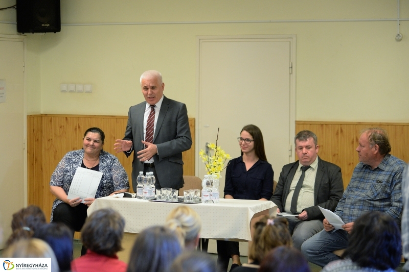 Óvodafejlesztés - szülői értekezlet a Kereszt utcán- fotó Trifonov Éva