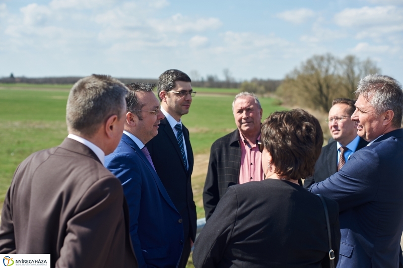 Kálmánházai felüljáró újra nyitása - fotó Szarka Lajos