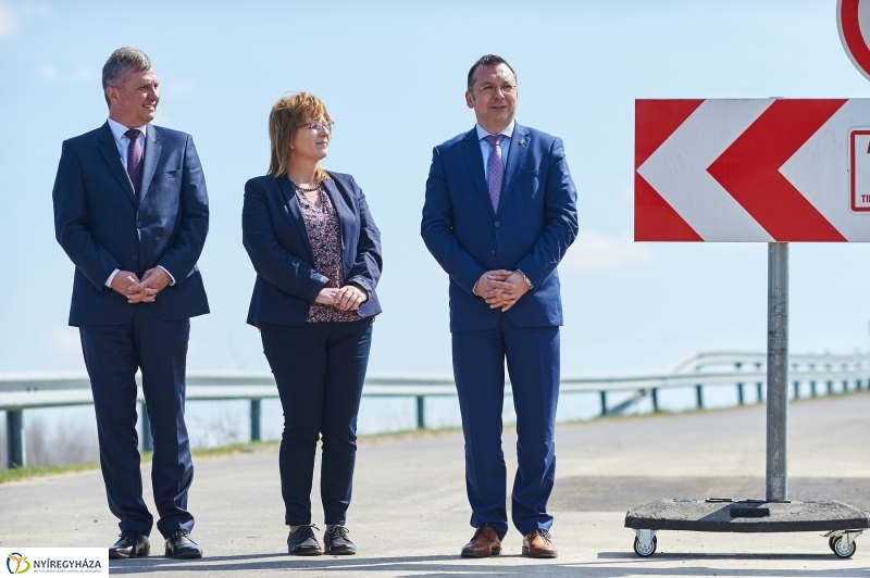 Kálmánházai felüljáró újra nyitása - fotó Szarka Lajos