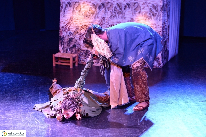 Maszmók Afrikában - fotó Trifonov Éva