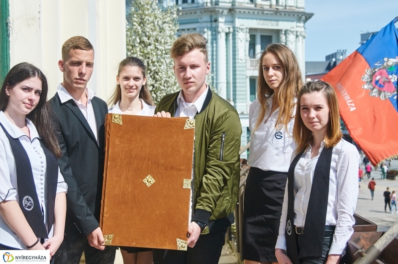 Ballagók Kapcsos Könyve 2018 - fotó Szarka Lajos