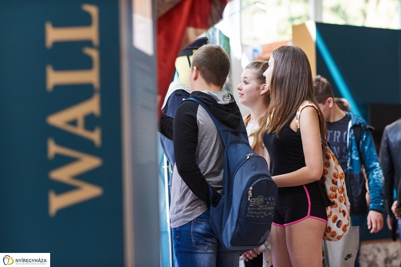 Honvédségi kiállítás az egyetemen - fotó Szarka Lajos