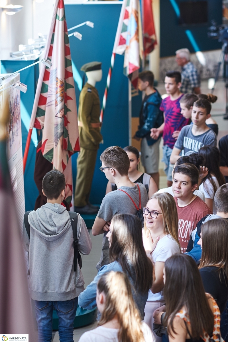 Honvédségi kiállítás az egyetemen - fotó Szarka Lajos