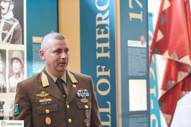 Honvédségi kiállítás az egyetemen - fotó Szarka Lajos