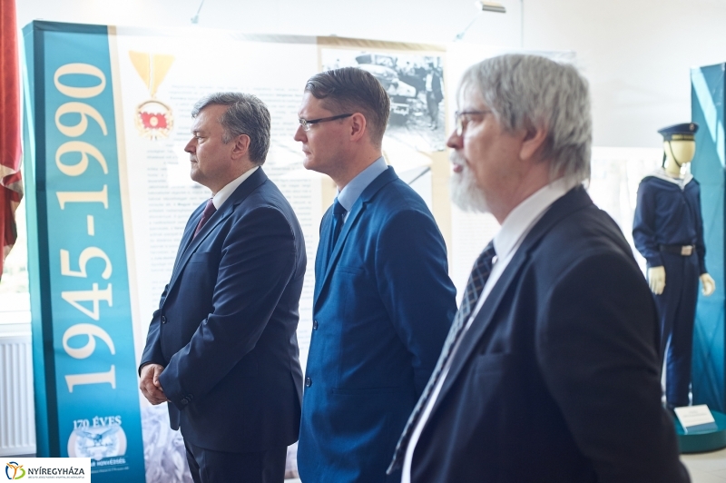 Honvédségi kiállítás az egyetemen - fotó Szarka Lajos