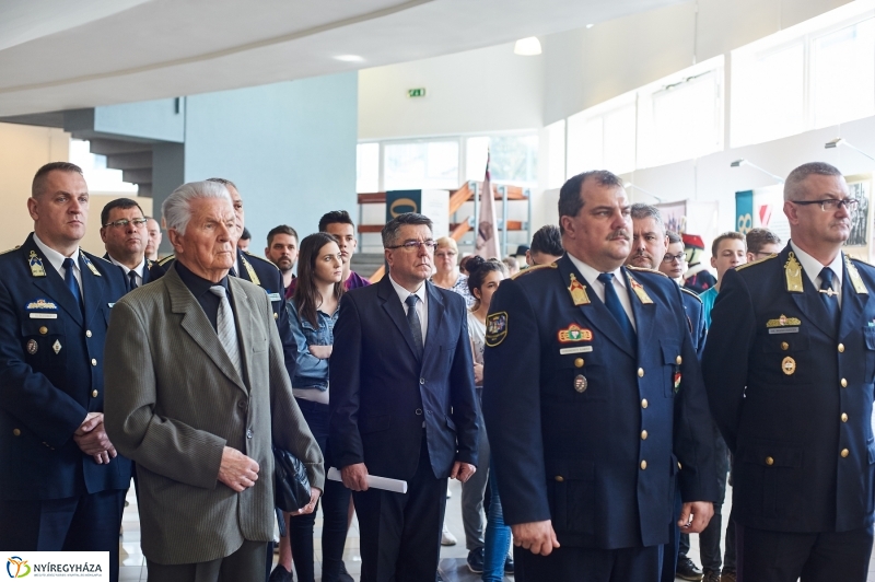 Honvédségi kiállítás az egyetemen - fotó Szarka Lajos