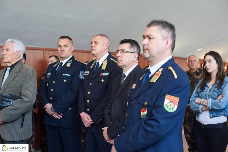 Honvédségi kiállítás az egyetemen - fotó Szarka Lajos