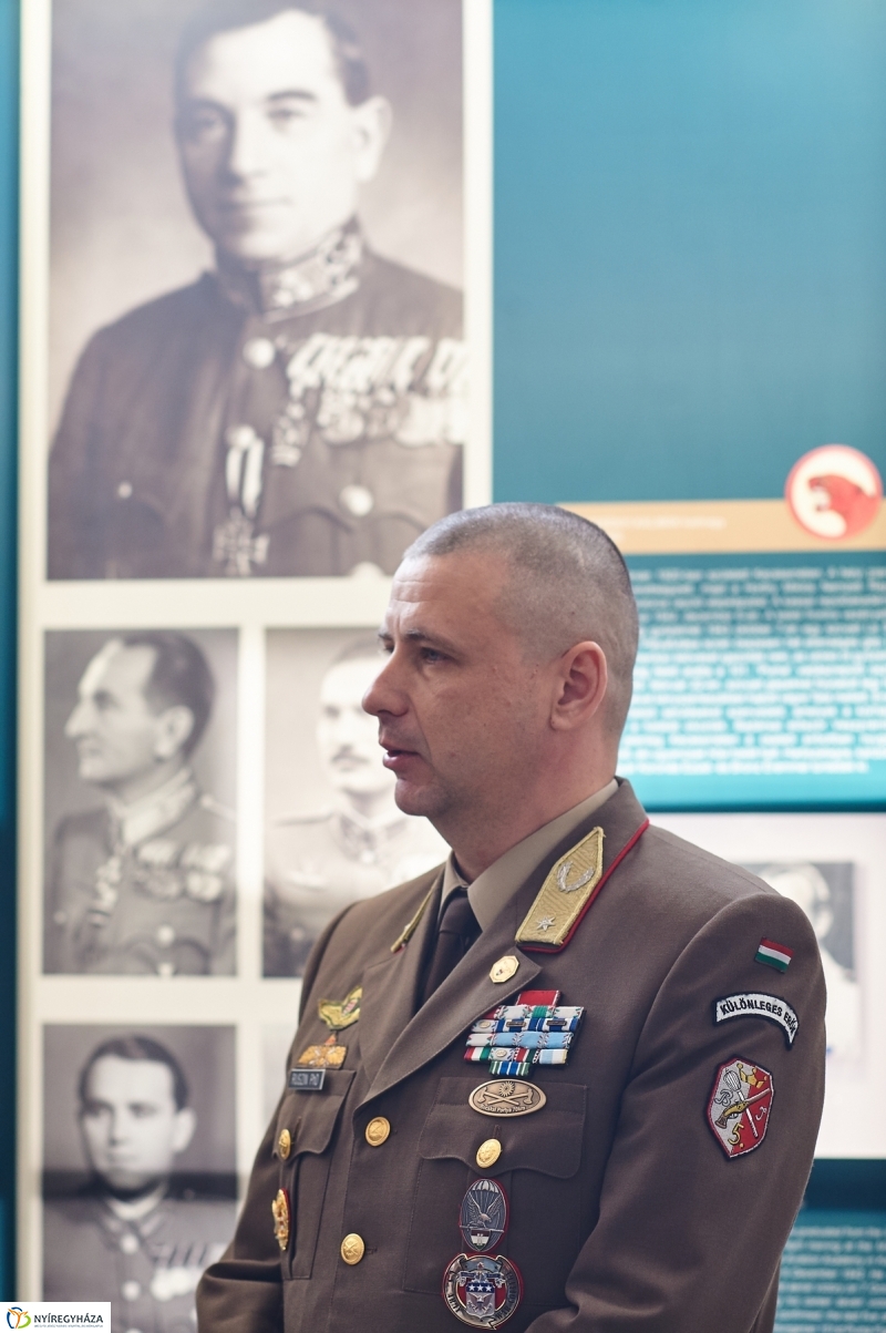 Honvédségi kiállítás az egyetemen - fotó Szarka Lajos