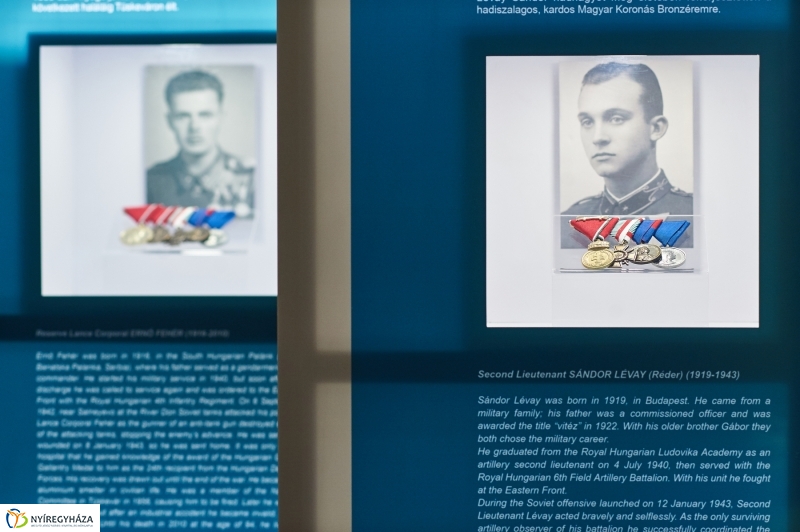 Honvédségi kiállítás az egyetemen - fotó Szarka Lajos