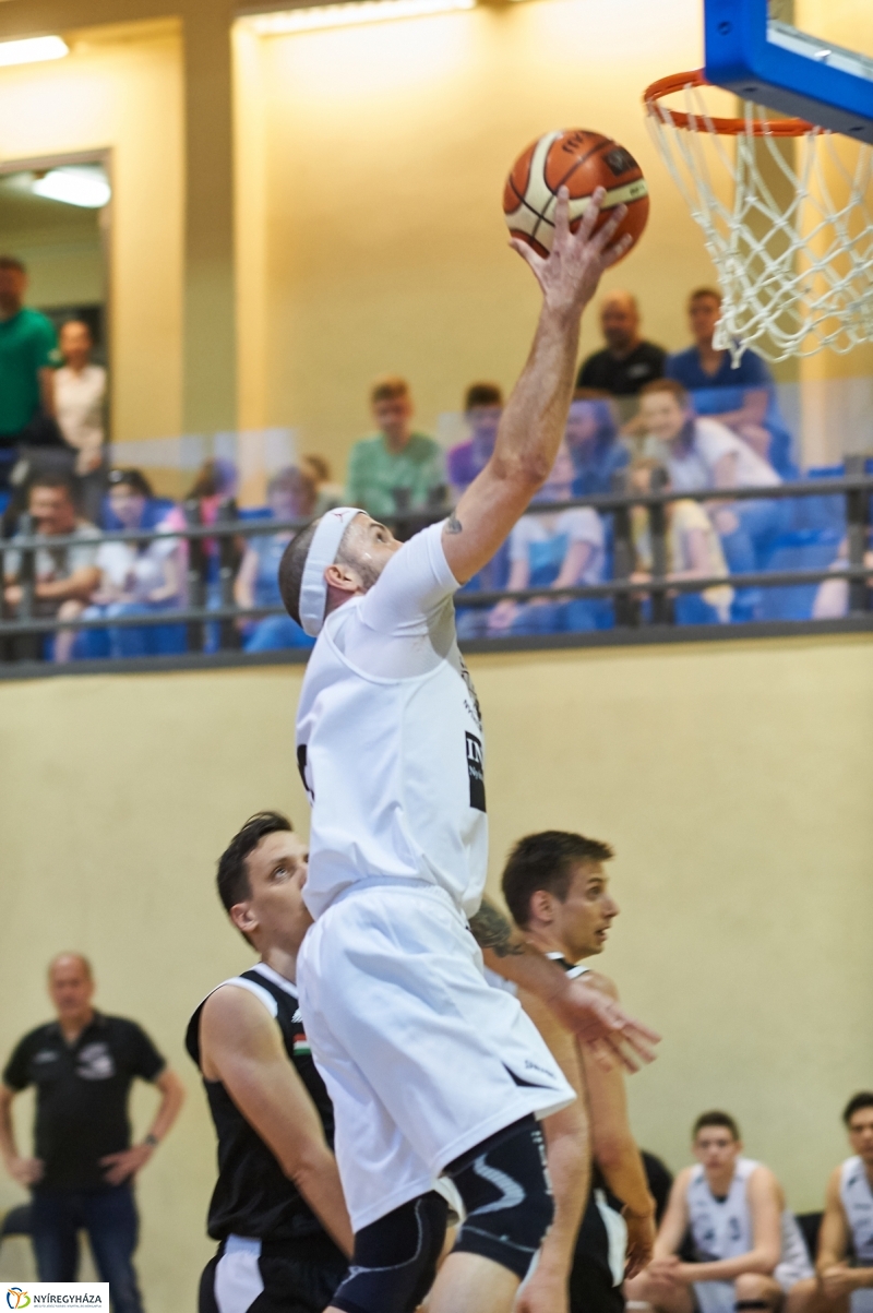 NYIKSE-Debrecen férfi kosárlabda - fotó Szarka Lajos