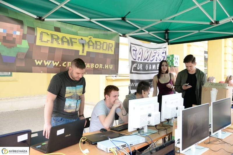 Megkezdődött az Ifjúsági Hét a Kossuth téren - fotó Trifonov Éva