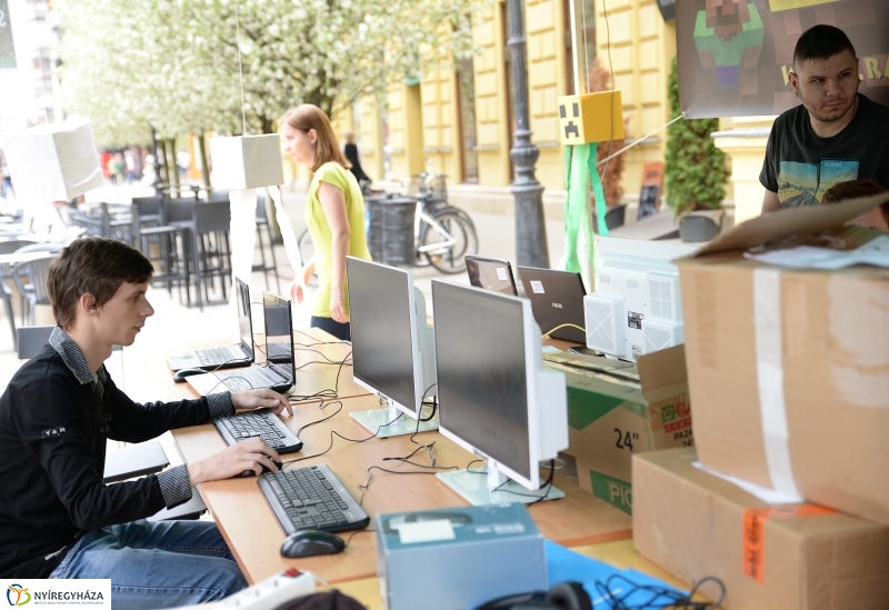 Megkezdődött az Ifjúsági Hét a Kossuth téren - fotó Trifonov Éva