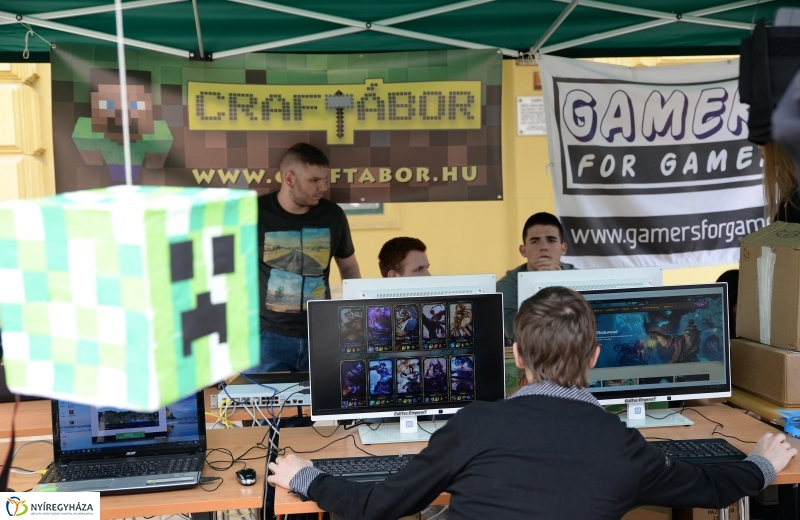 Megkezdődött az Ifjúsági Hét a Kossuth téren - fotó Trifonov Éva