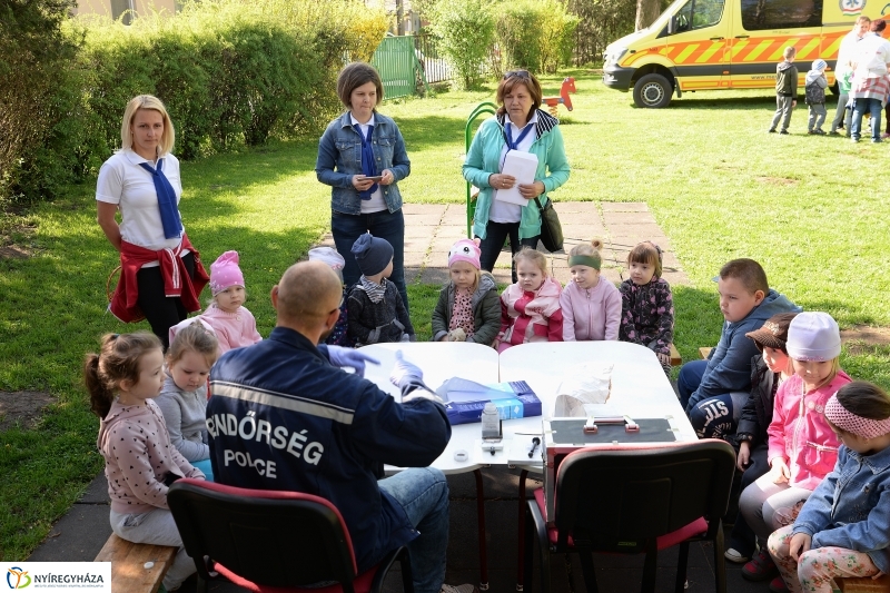Pindur-Pandúr nap a Virág utcai óvodában - fotó Trifonov Éva