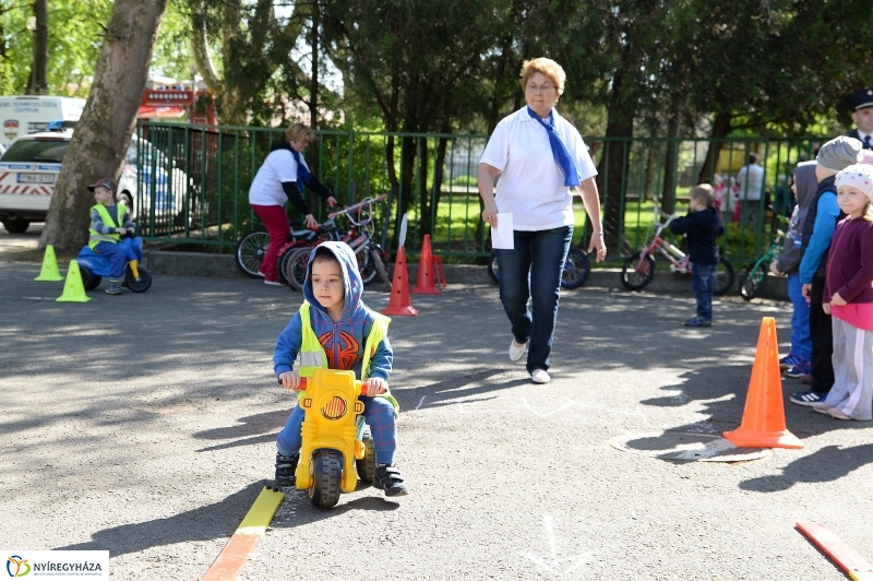Pindur-Pandúr nap a Virág utcai óvodában - fotó Trifonov Éva