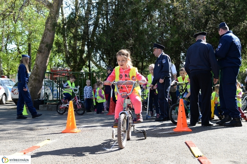 Pindur-Pandúr nap a Virág utcai óvodában - fotó Trifonov Éva