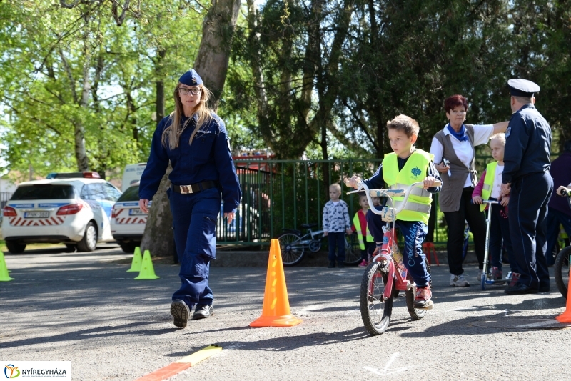 Pindur-Pandúr nap a Virág utcai óvodában - fotó Trifonov Éva