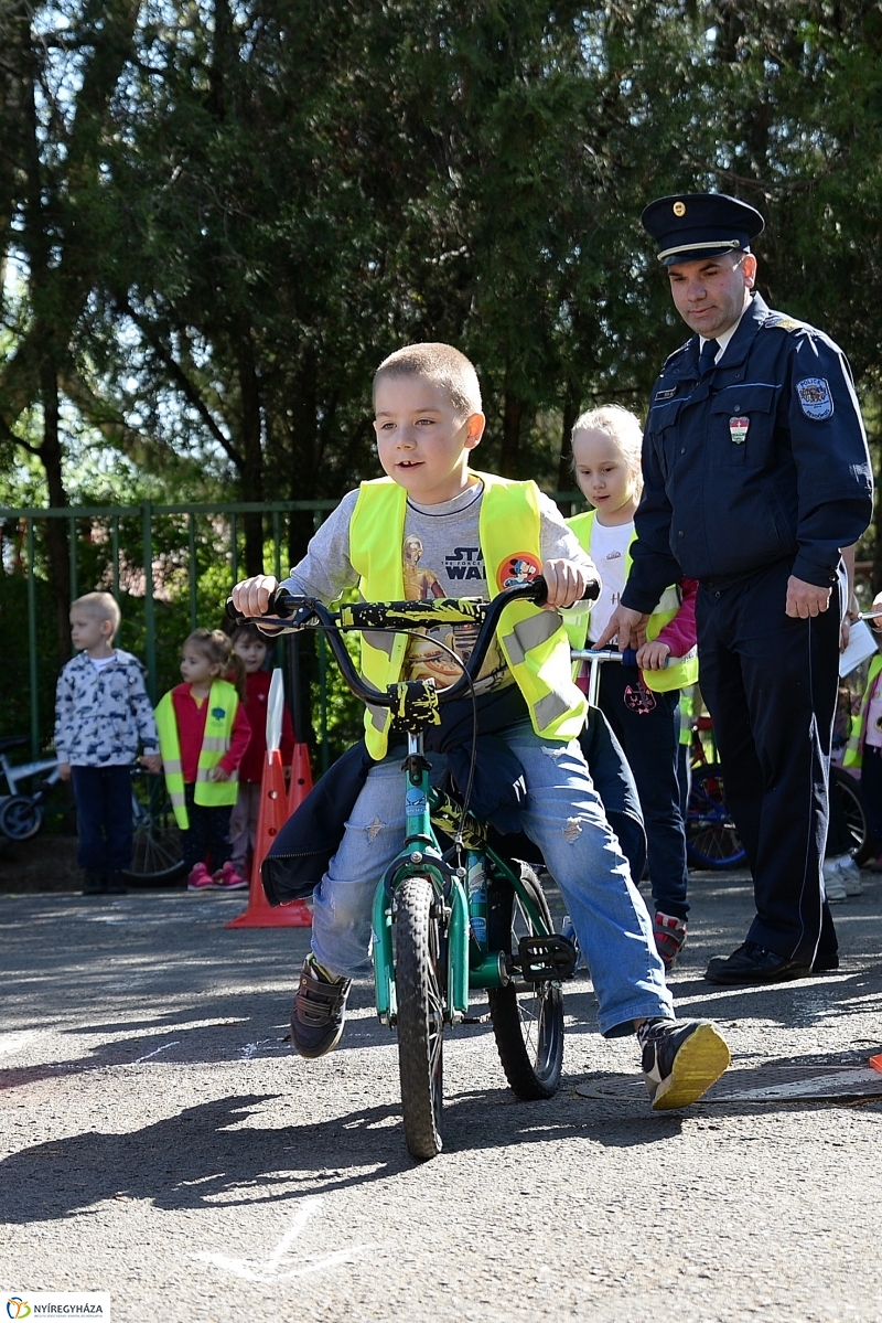 Pindur-Pandúr nap a Virág utcai óvodában - fotó Trifonov Éva