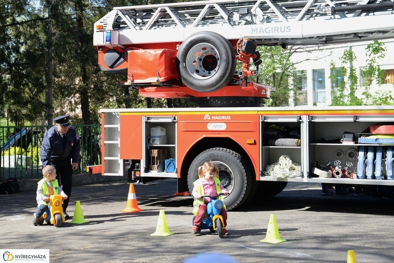 Pindur-Pandúr nap a Virág utcai óvodában - fotó Trifonov Éva
