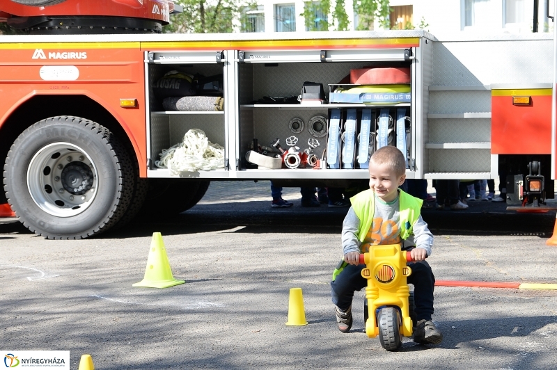 Pindur-Pandúr nap a Virág utcai óvodában - fotó Trifonov Éva