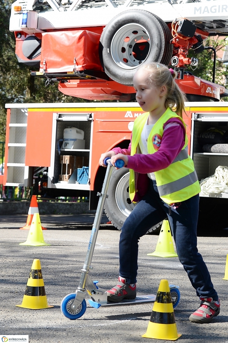 Pindur-Pandúr nap a Virág utcai óvodában - fotó Trifonov Éva
