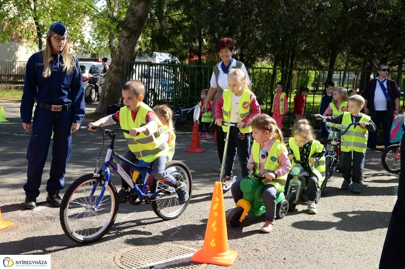 Pindur-Pandúr nap a Virág utcai óvodában - fotó Trifonov Éva