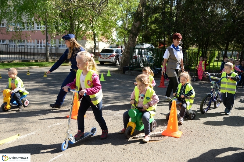 Pindur-Pandúr nap a Virág utcai óvodában - fotó Trifonov Éva