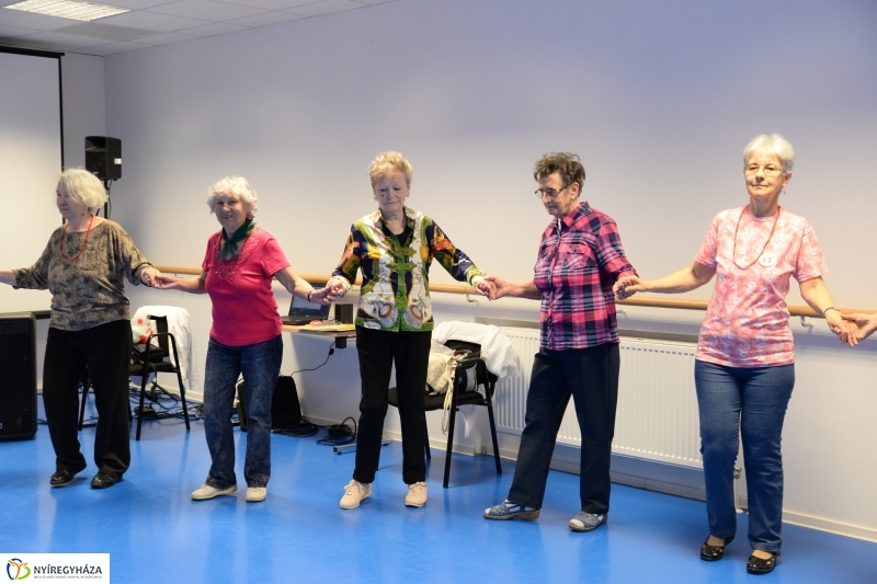 Senior örömtánc a VMKK-ban - fotó Trifonov Éva