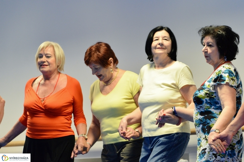 Senior örömtánc a VMKK-ban - fotó Trifonov Éva