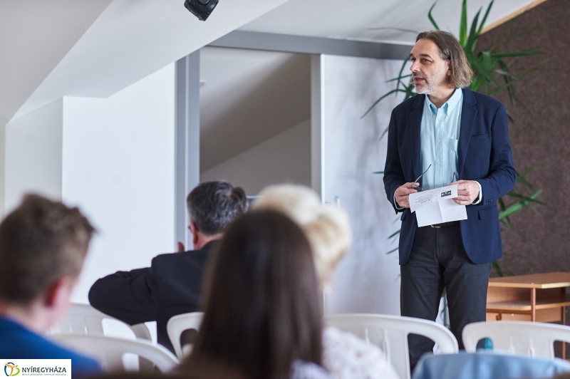 Tavaszköszöntő a Szent Miklós iskolában - fotó Szarka Lajos