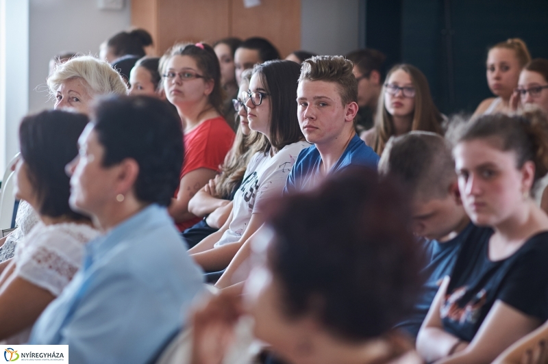 Tavaszköszöntő a Szent Miklós iskolában - fotó Szarka Lajos