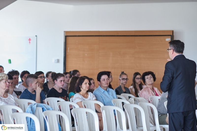 Tavaszköszöntő a Szent Miklós iskolában - fotó Szarka Lajos