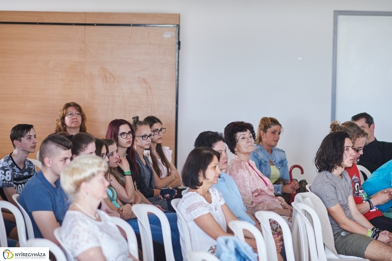 Tavaszköszöntő a Szent Miklós iskolában - fotó Szarka Lajos