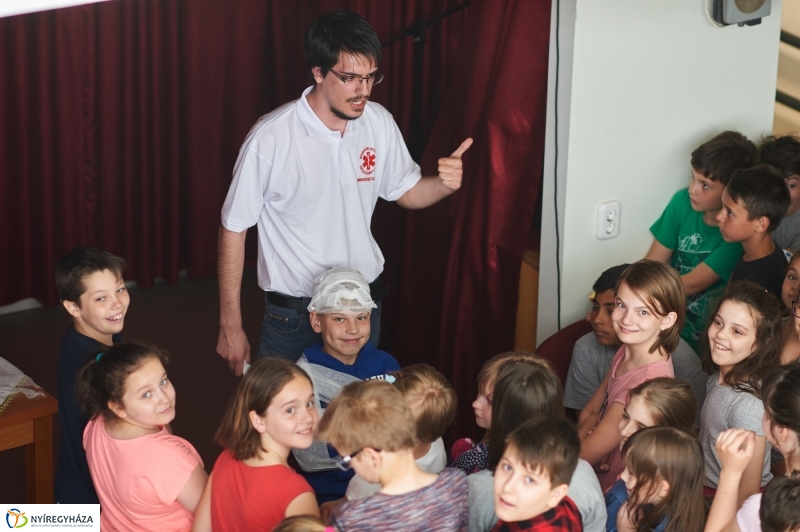 Tavaszköszöntő a Szent Miklós iskolában - fotó Szarka Lajos