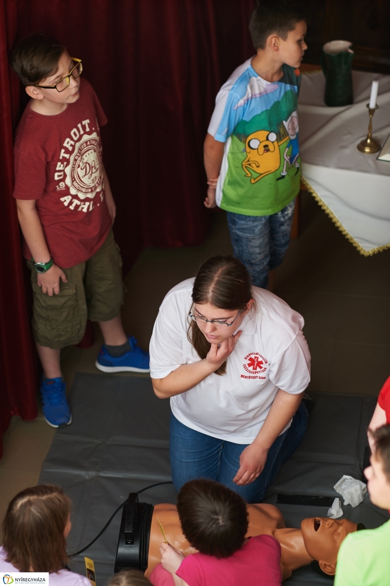 Tavaszköszöntő a Szent Miklós iskolában - fotó Szarka Lajos