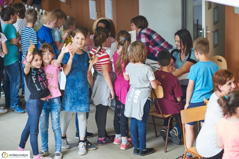 Tavaszköszöntő a Szent Miklós iskolában - fotó Szarka Lajos