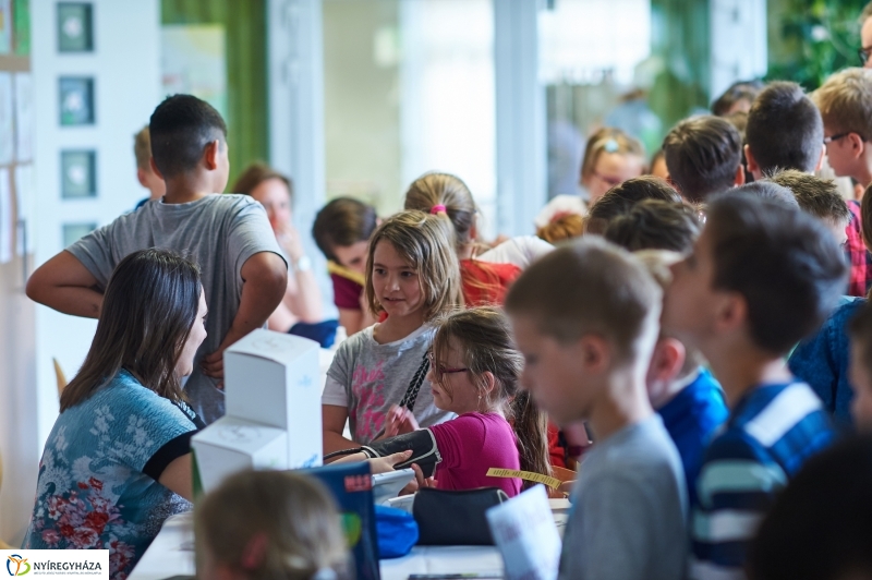 Tavaszköszöntő a Szent Miklós iskolában - fotó Szarka Lajos