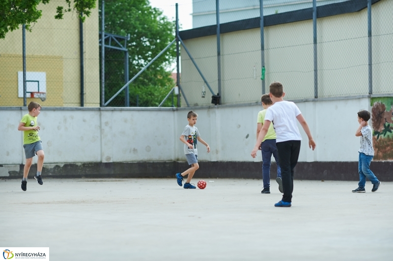 Tavaszköszöntő a Szent Miklós iskolában - fotó Szarka Lajos