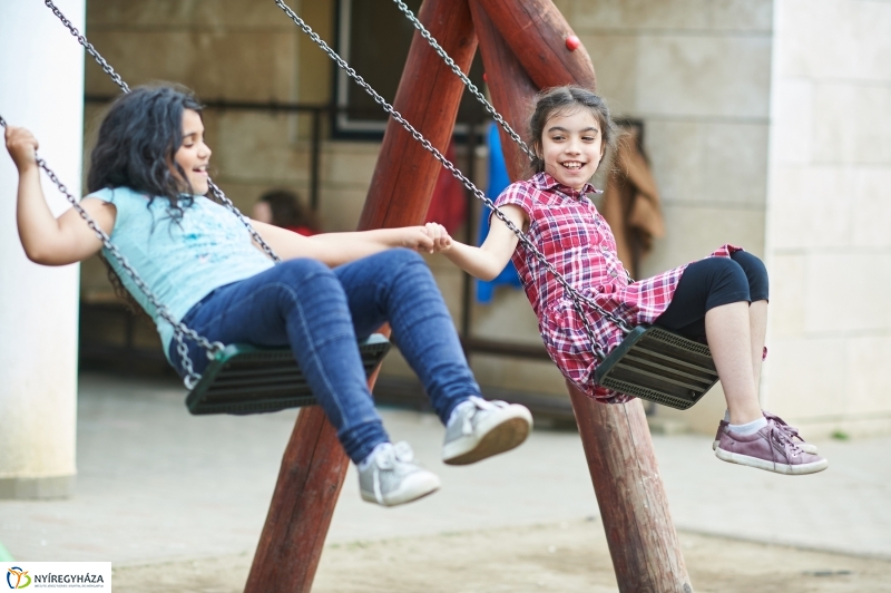 Tavaszköszöntő a Szent Miklós iskolában - fotó Szarka Lajos