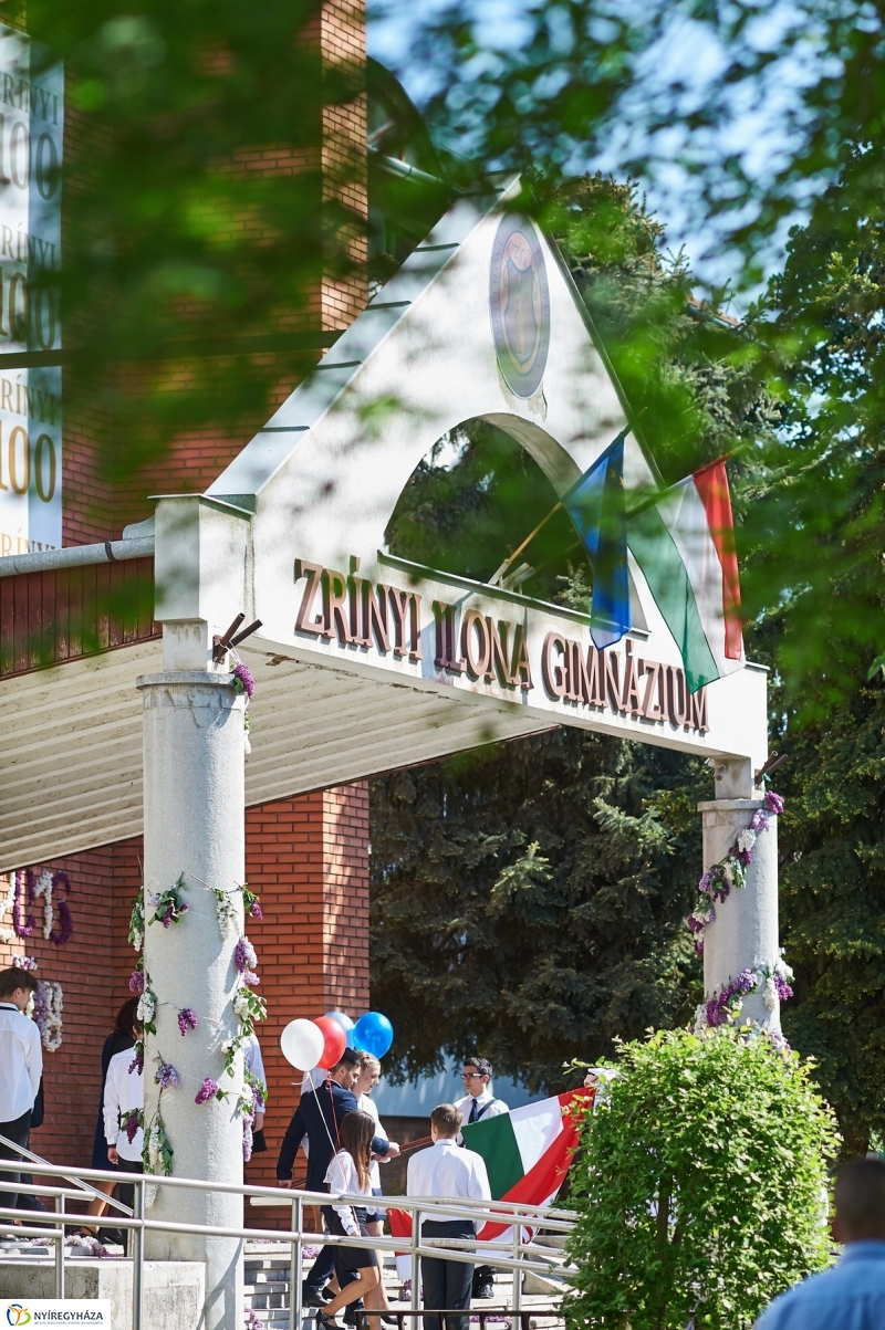 Ballagás a Zrínyi gimnáziumban - fotó Szarka Lajos