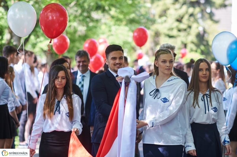 Ballagás a Zrínyi gimnáziumban - fotó Szarka Lajos